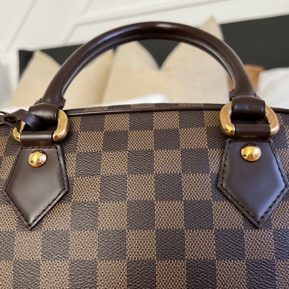 Authentic Louis Vuitton Duomo - Picture 5 of 12